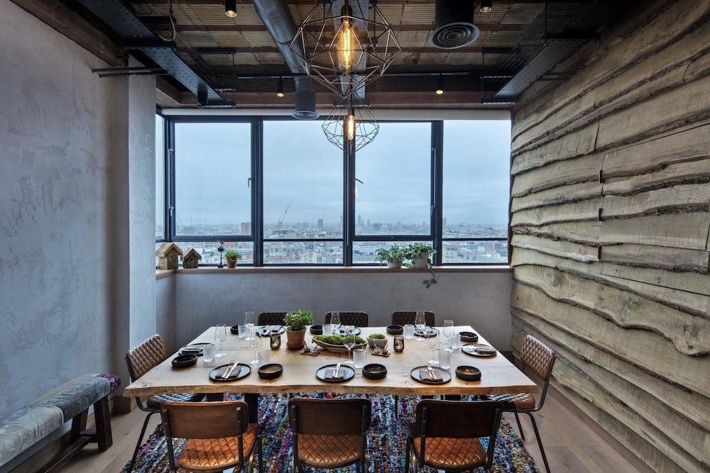 Treehouse Hotel 4*